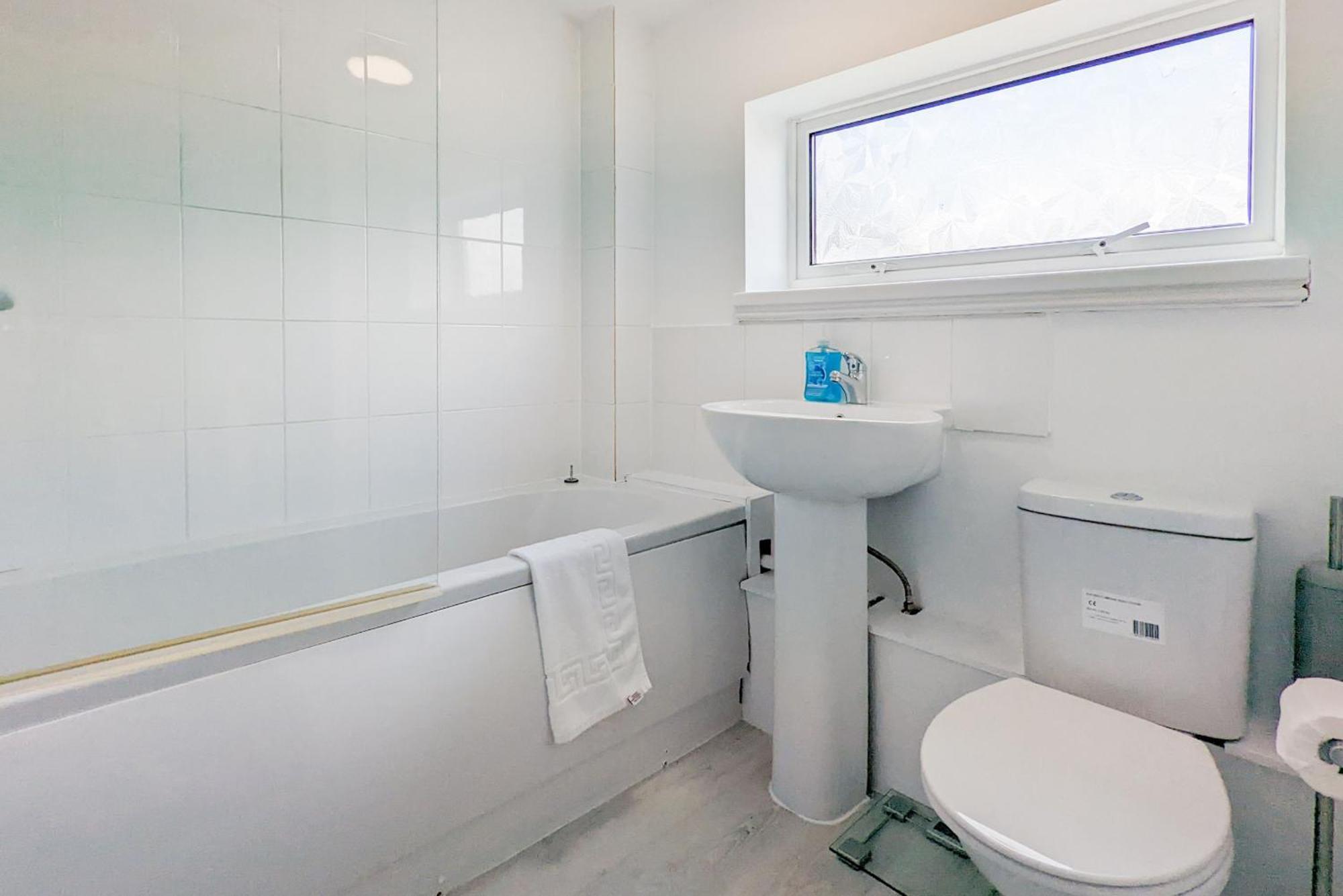 5-Bedroom Contractor House With 10 Beds Free Parking And Free Wifi - Outfield Homes By Your Lettings Short Lets & Serviced Accommodation Peterborough Exterior foto