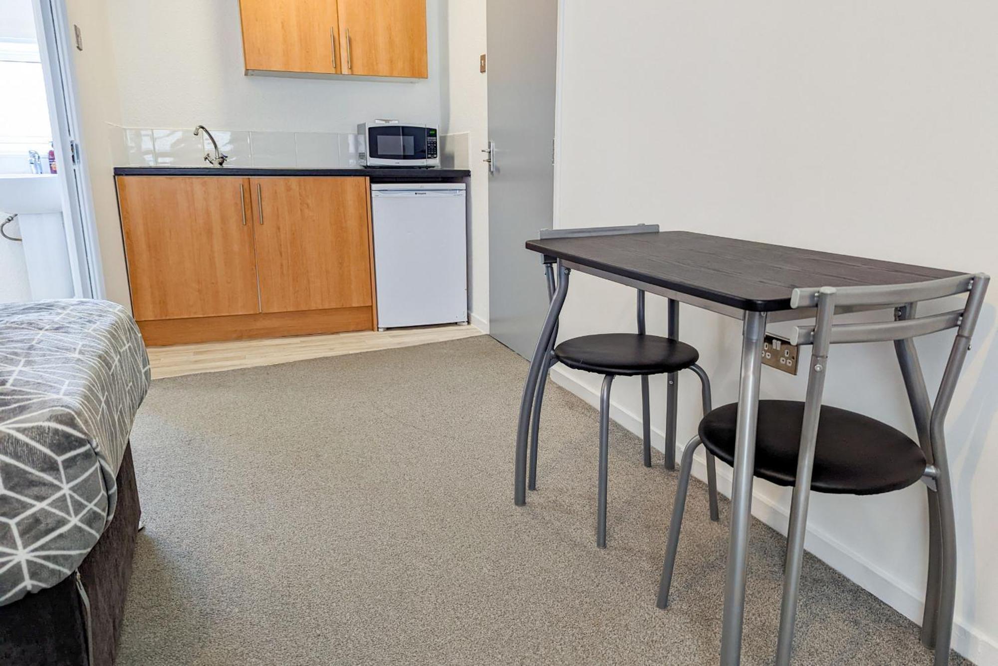 5-Bedroom Contractor House With 10 Beds Free Parking And Free Wifi - Outfield Homes By Your Lettings Short Lets & Serviced Accommodation Peterborough Exterior foto
